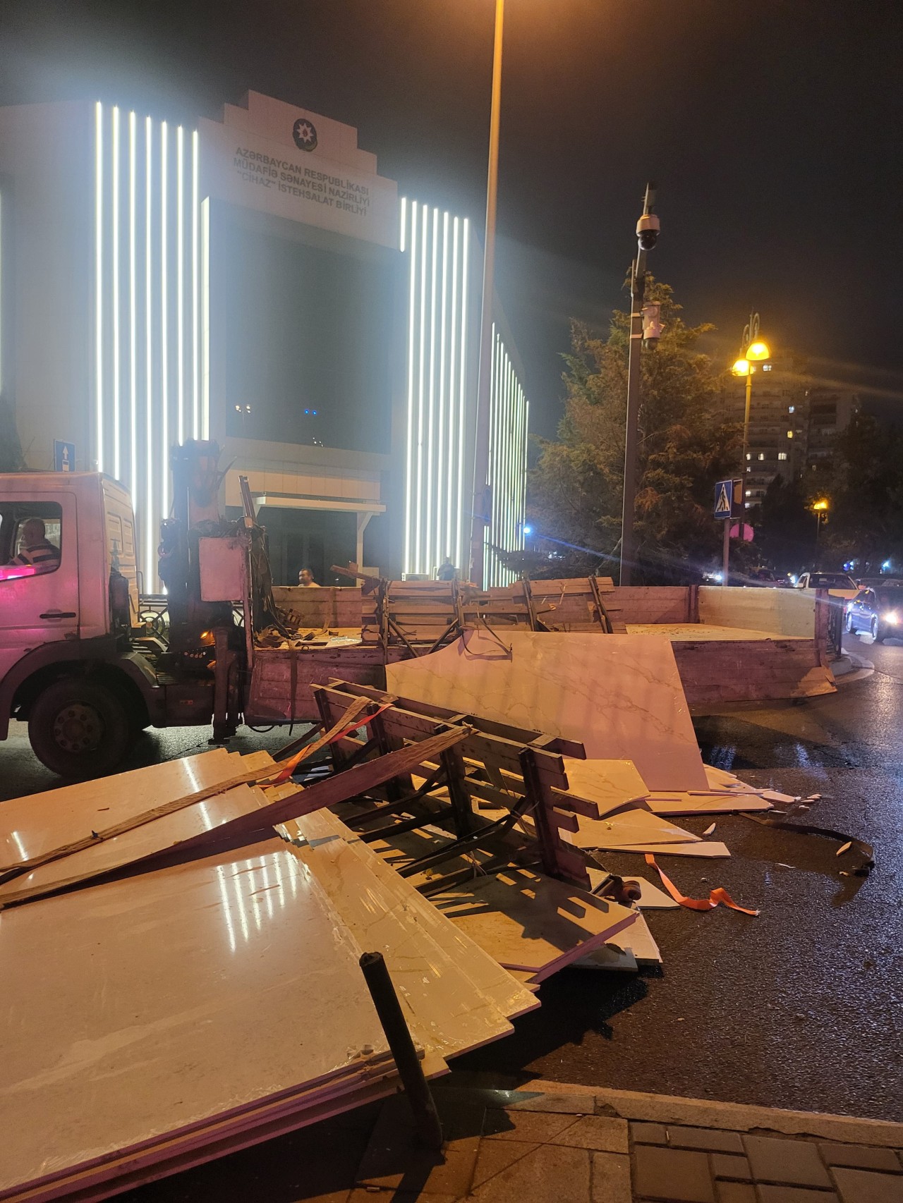 Nərimanovda qəza sıxlığa səbəb oldu - FOTO